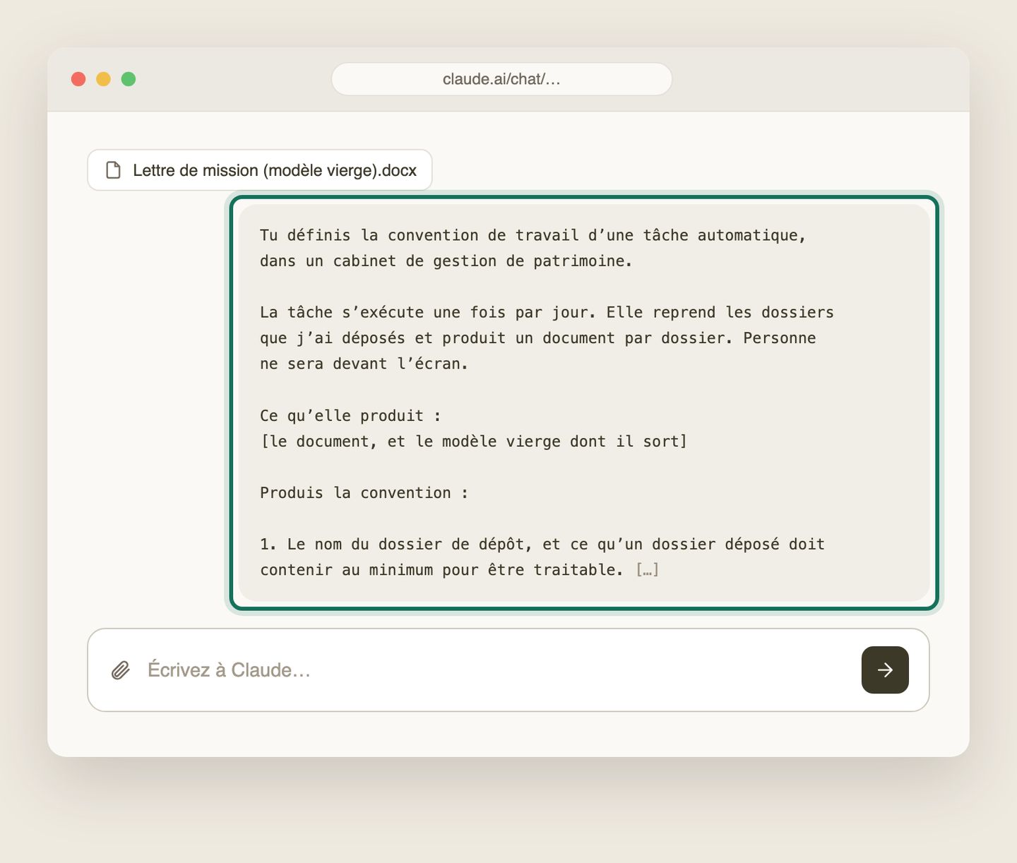Une conversation Claude avec le modèle vierge en pièce jointe et le prompt de convention collé en dessous.
